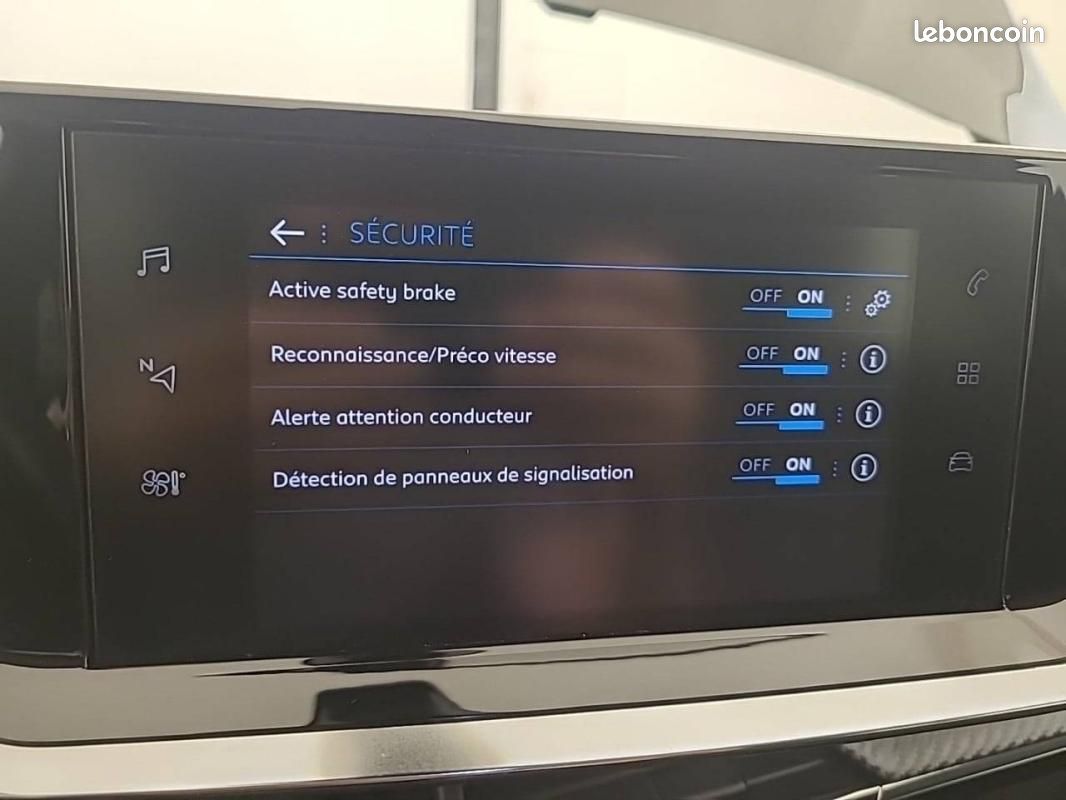Peugeot 2008 BlueHDi 130 S&S EAT8 - Allure (image 20)