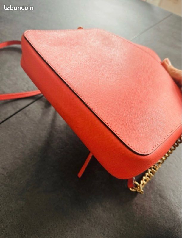 Sac Bandoulière BCBG Paris - Cuir Corail, Chaîne Dorée - Occasion Comme Neuf