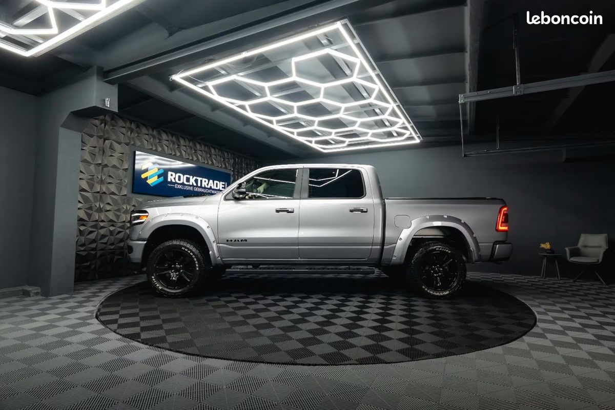 Dodge RAM 1500 Laramie Night Edition 5.7 V8 HEMI GPL 401 ch 4x4 – Offroad – BRC (image 10)
