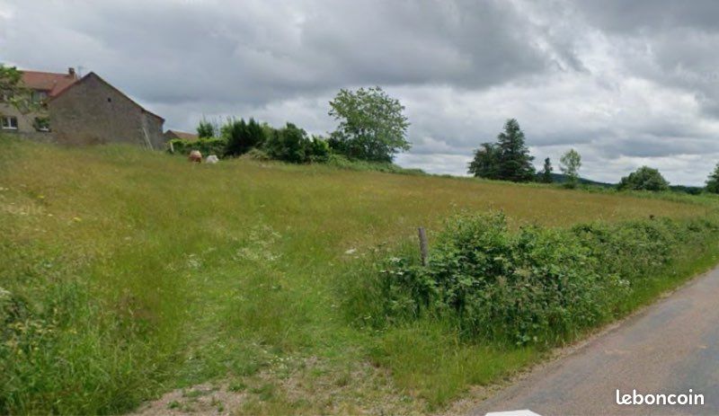 Terrain en bord de route · à Saint-Martin-du-Puy · 500 €/mois