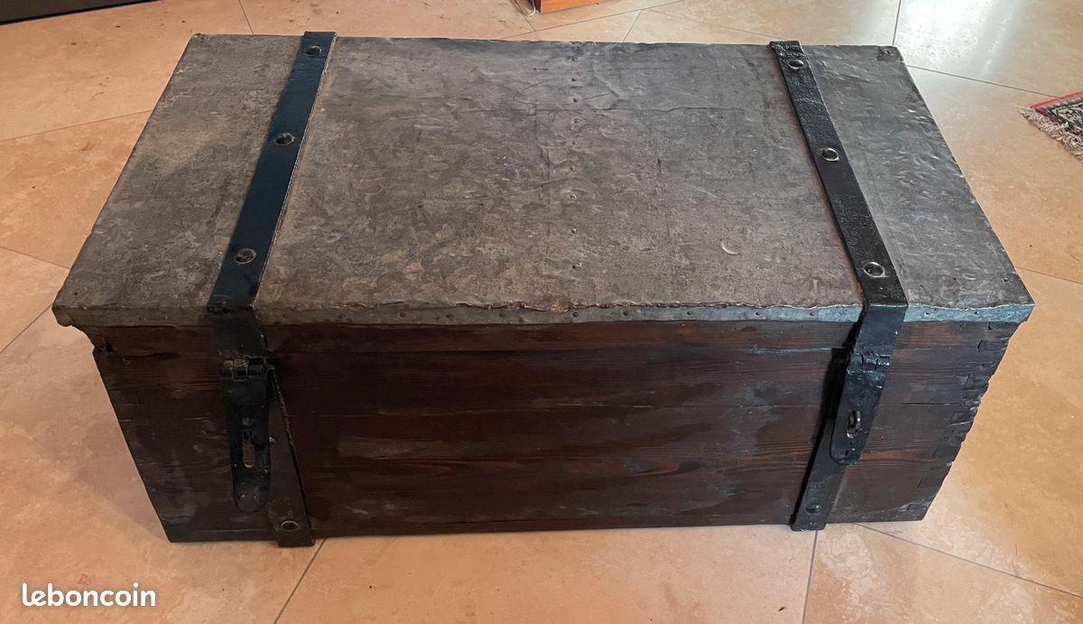 Coffre militaire (image 1)