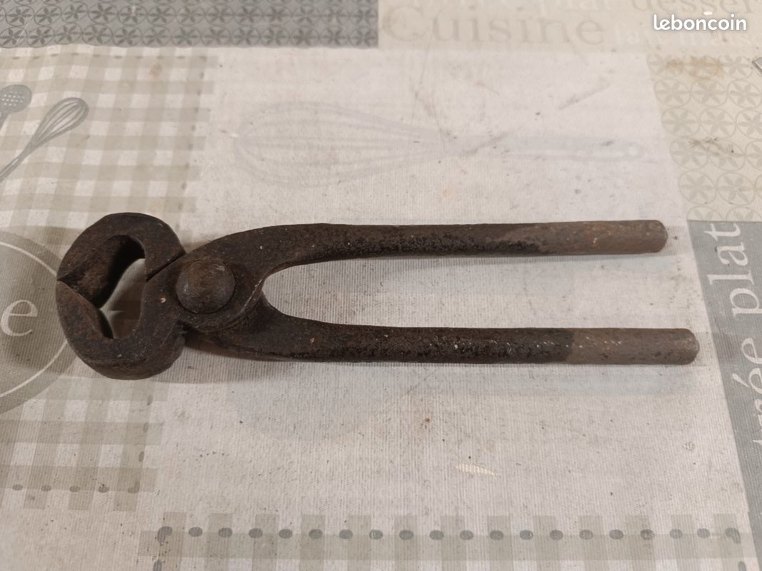 Grosse tenaille ancienne 22cm (image 1)
