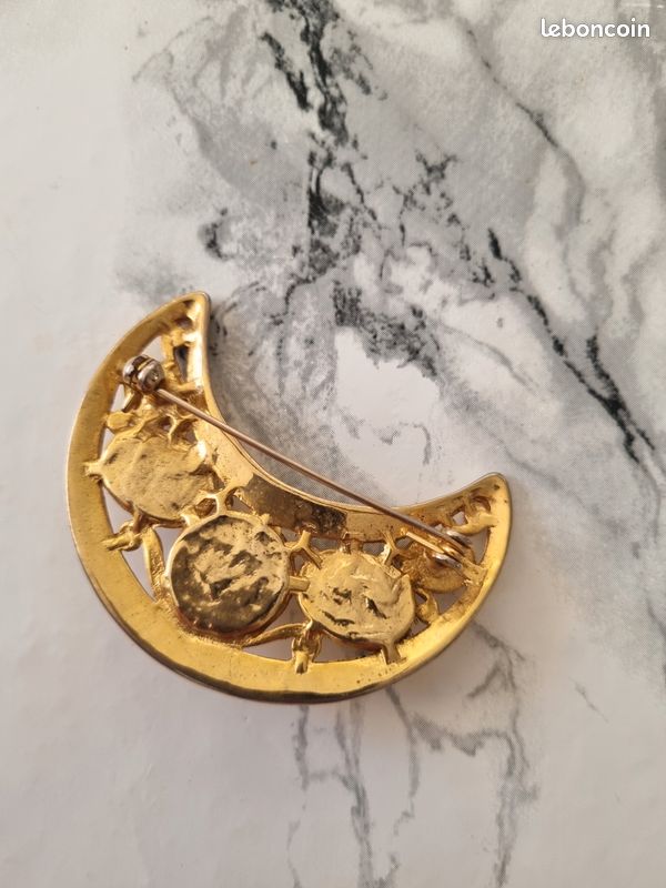 Broche Vintage En Laiton Doré Avec Perle Blanche - Accessoire Rétro Très Bon état - Fabriqué En France