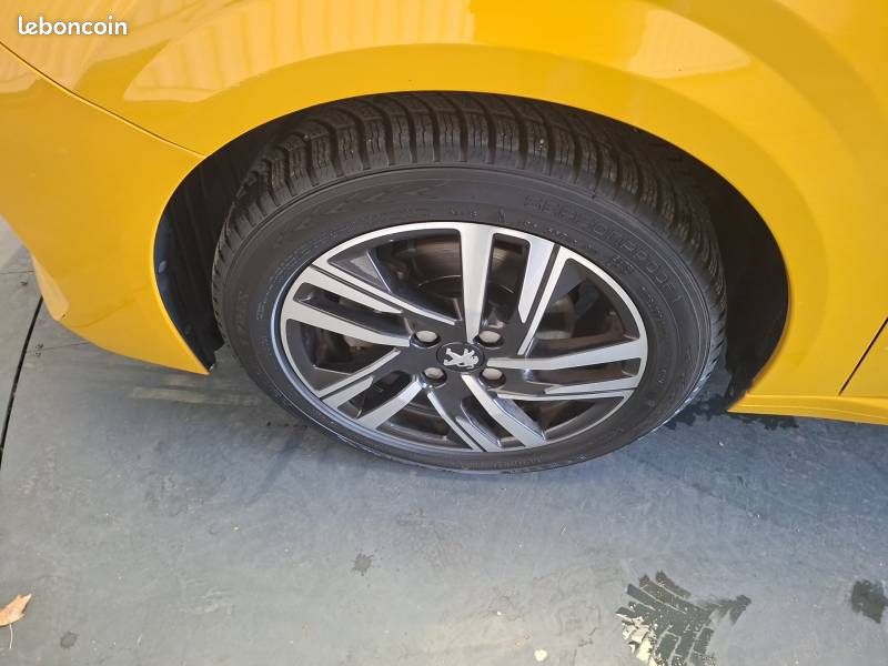 Peugeot 208 PureTech 100 S&S BVM6 Allure (image 6)