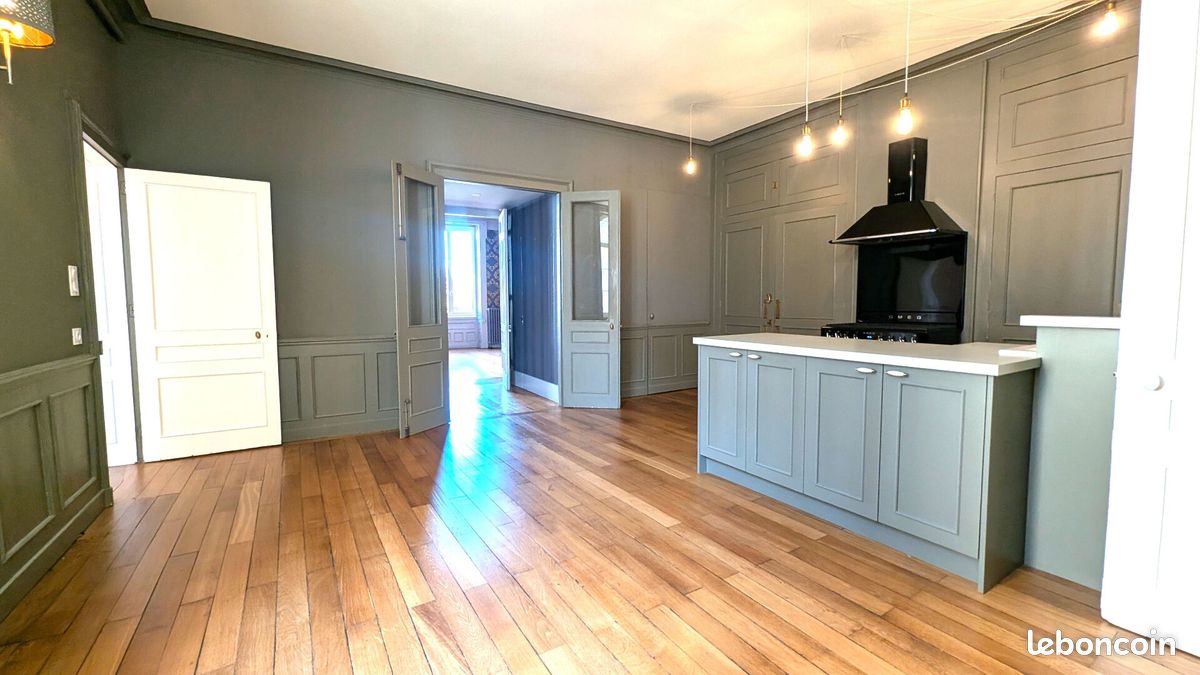 Appartement 4 pièces 121 m² · à Lons-le-Saunier · 121 m² · 215 000 €