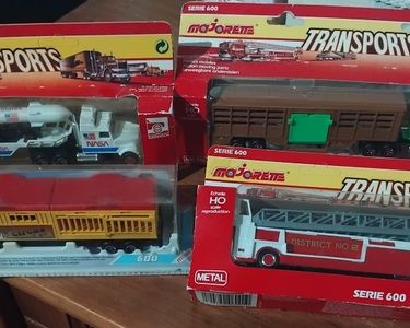 Tracteur majorette rouge avec remorque