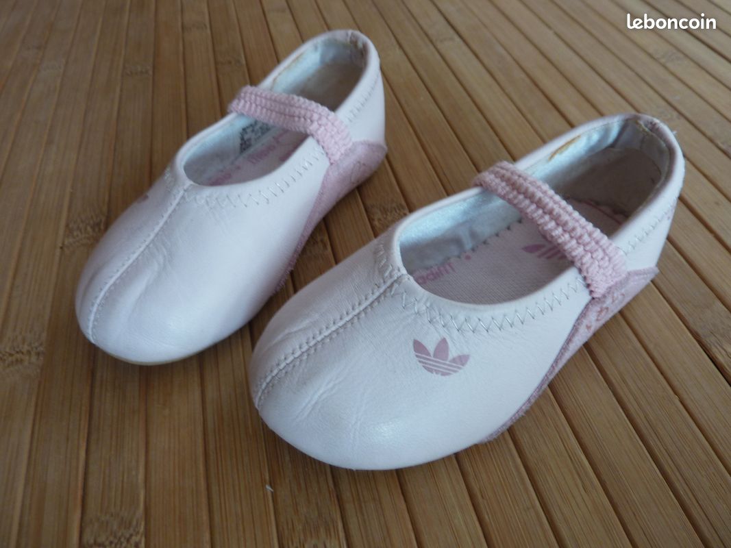 Chaussons antidérapants ADIDAS - Rose - T20 - Très bon état (image 2)