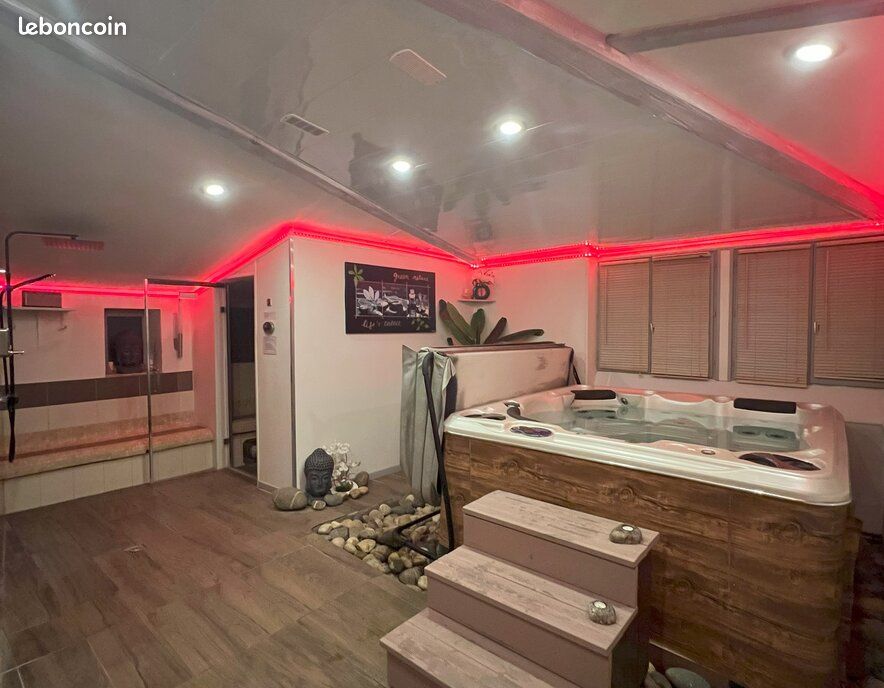 Gîte insolite Maison Hobbit Piscine privée SPA Hammam (image 8)