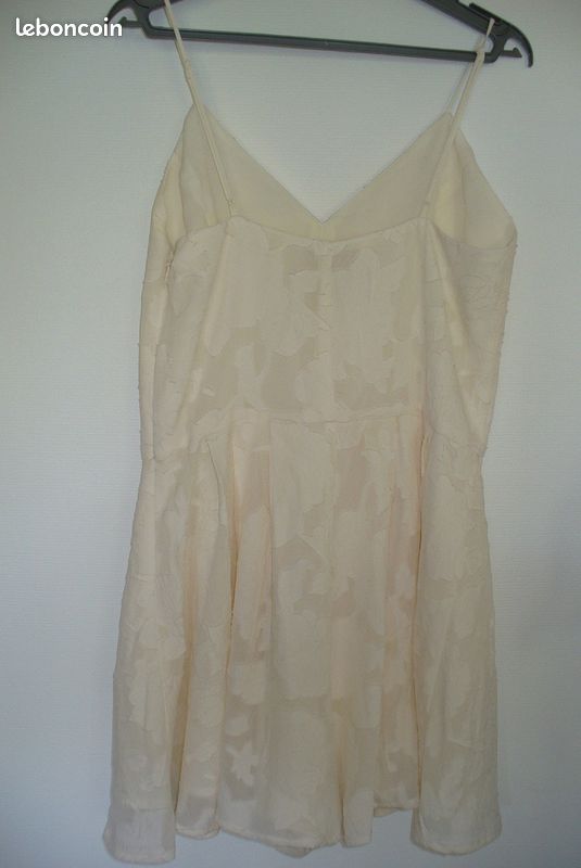 Robe blanche été femme T1 (image 2)