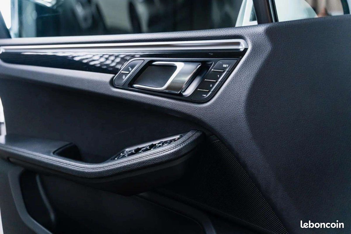 Porsche Macan 2.0 252 ch PDK * Toit Panoramique * Volant Chauffant * Sièges Ventilés * Cuir Noir * Caméra * LED (image 25)