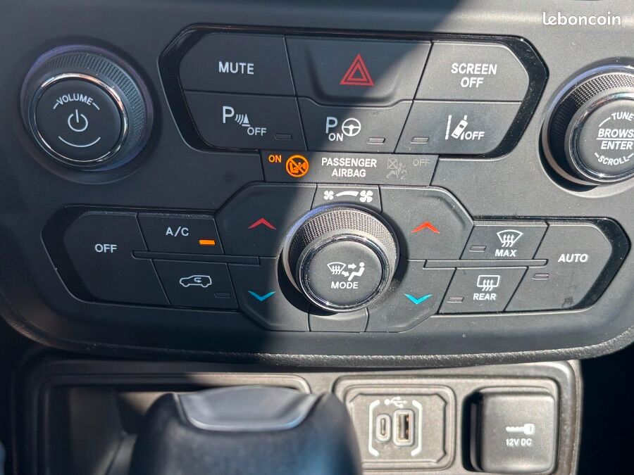 Jeep Renegade 1.5 e-HYBRID 130 BVM6 MHEV SUMMIT JA18 Caméra Attel (image 26)