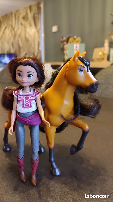 Poupée Lucky et son cheval (image 3)