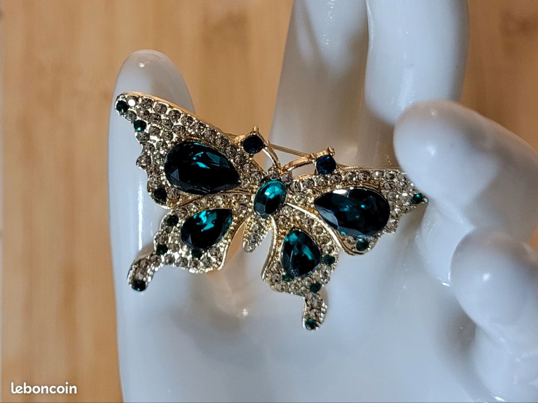 Broche Nœud Papillon En Or 18 Carats Et Diamants - Occasion Très Jolie