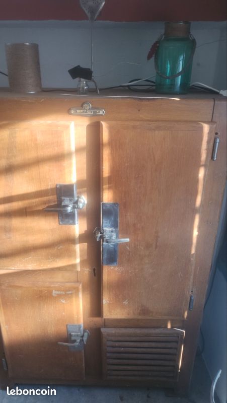 Frigo ancien en chêne masif (image 1)