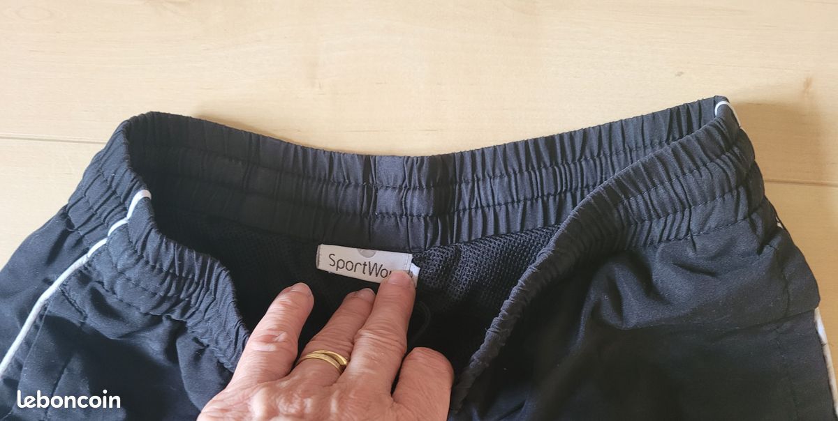 Tenue de sport 3 pièces 10 ans ; pantalon + veste + tee shirt (image 8)