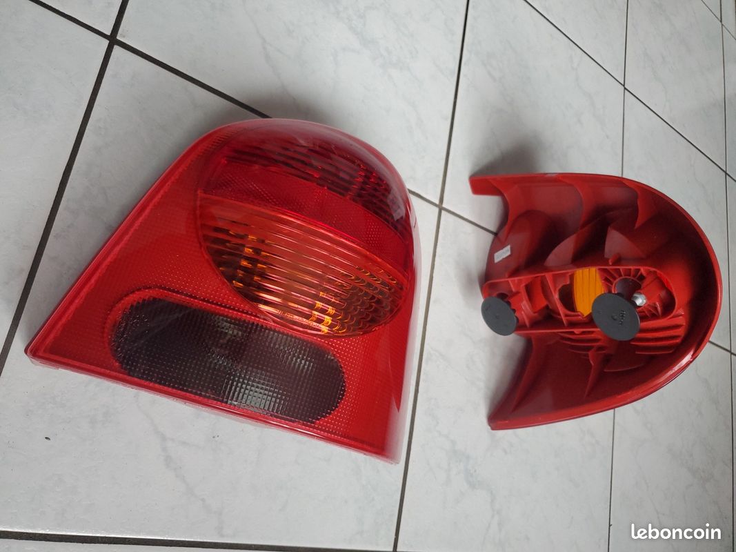 Feu arrière gauche Renault Twingo 1.2 1996 – Carello 7700820013 | Garage Mahieu