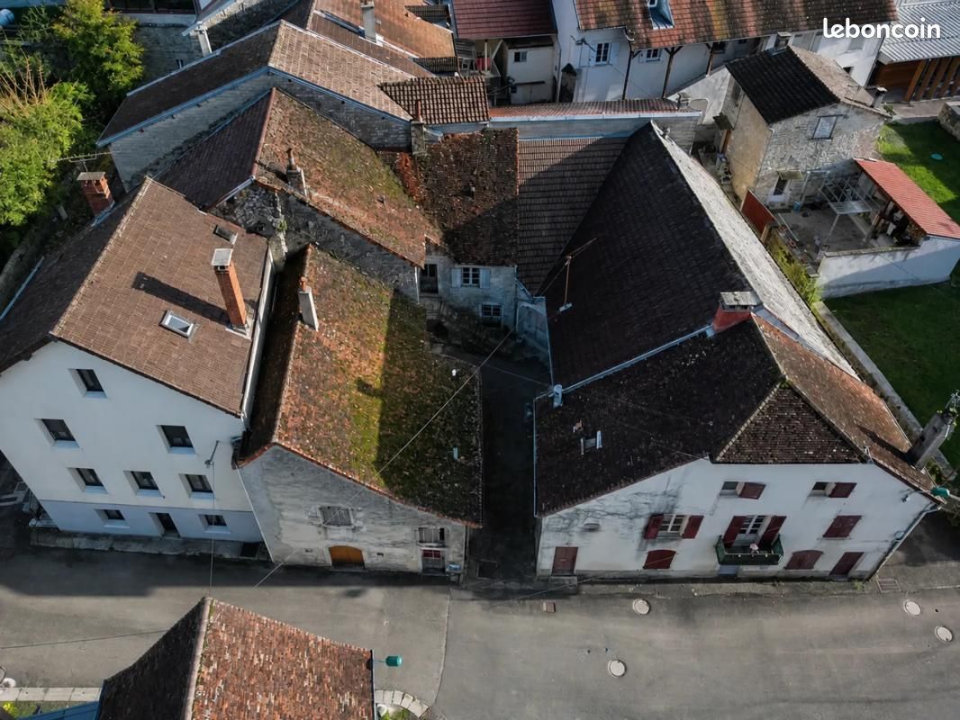 Maison 7 pièces 300 m² · à Lavigny · 300 m² · 79 000 €
