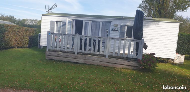 Mobilhome sur terrain de camping