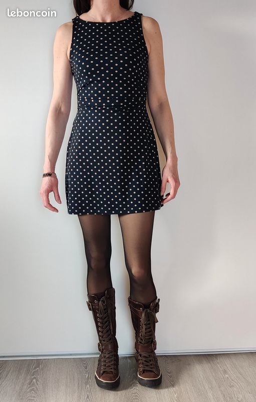 Robe courte bleu foncé à pois (image 1)