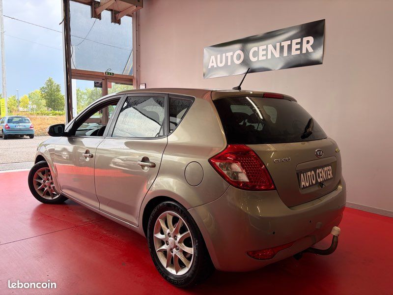 KIA CEE-D 1.6 CRDi 115 cv (image 3)