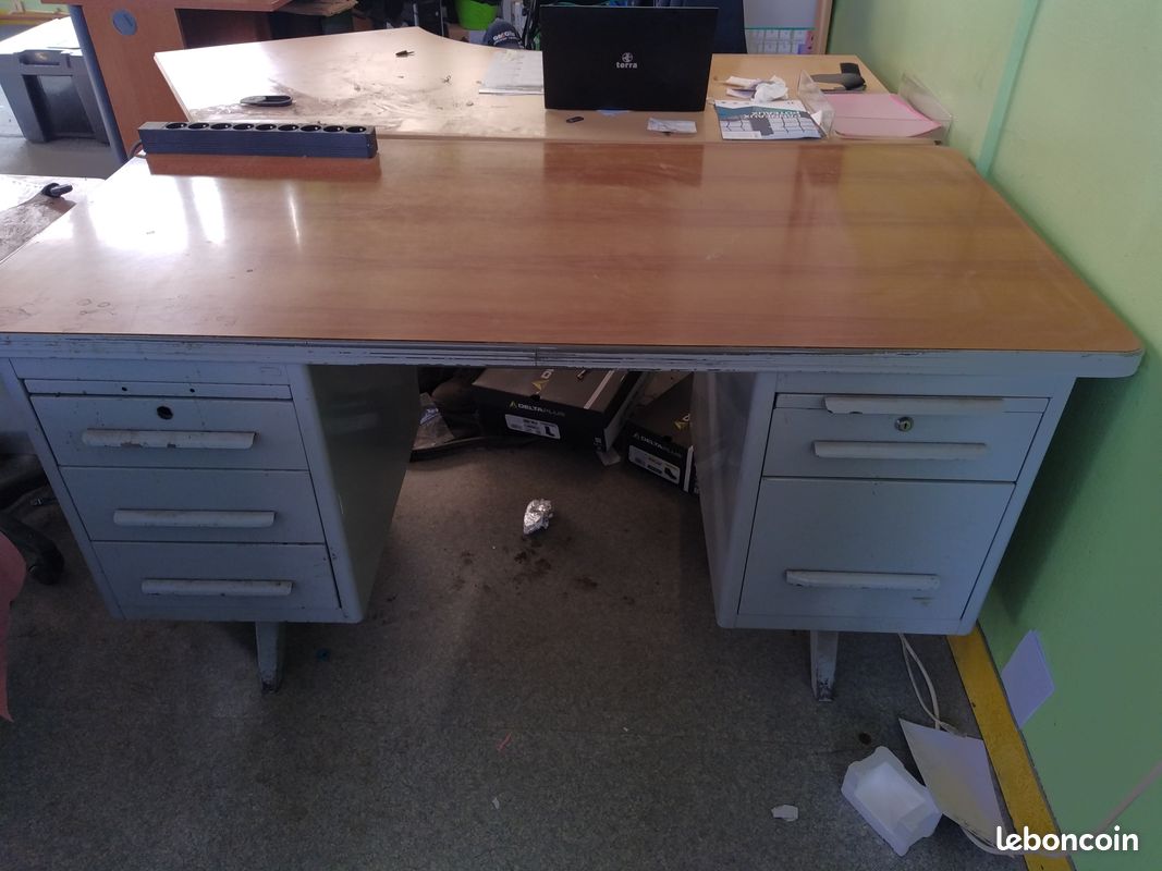 Bureau métallique (image 1)