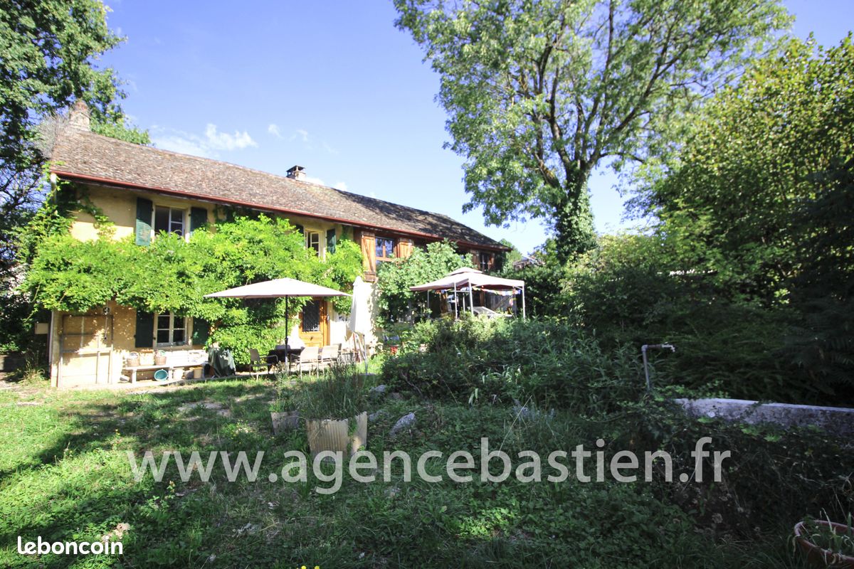 Maison 7 pièces 150 m² · à Gex · 150 m² · 780 000 €