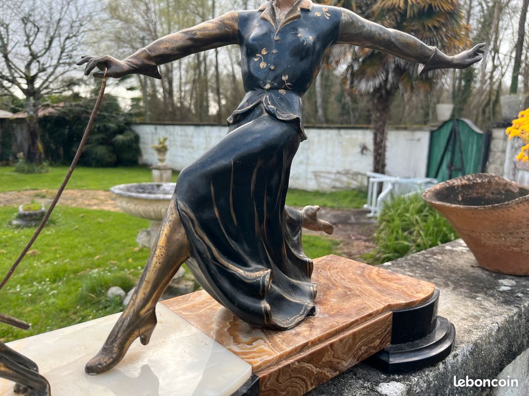 Sculpture art déco en régule sur socle en marbre - 1920 - - Catawiki