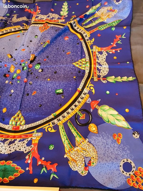 Tres joli foulard modèle Léopard signé Must de Cartier Paris (image 7)