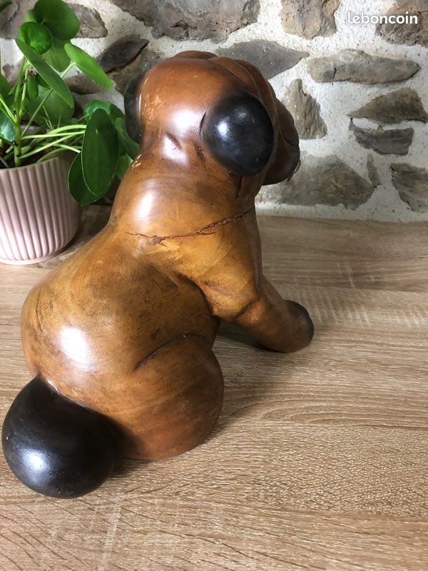 Chien couché sculpté en bois de Suar - 36x10