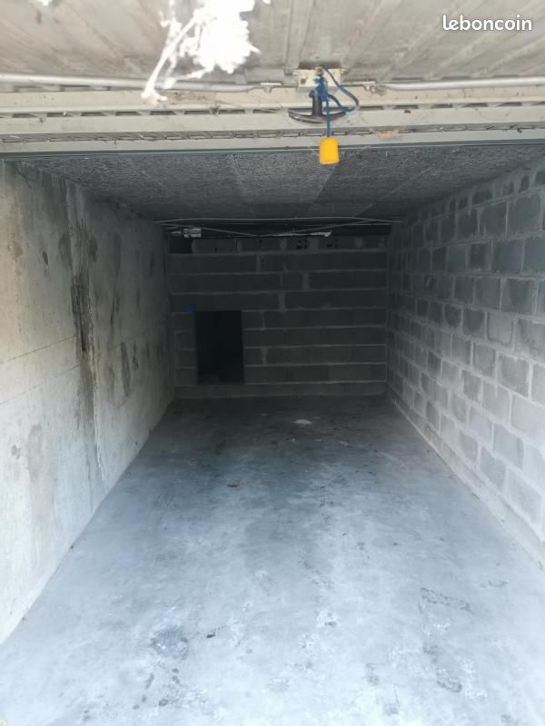Parking 12 m² · à Orléans · 12 m² · 73 €/mois
