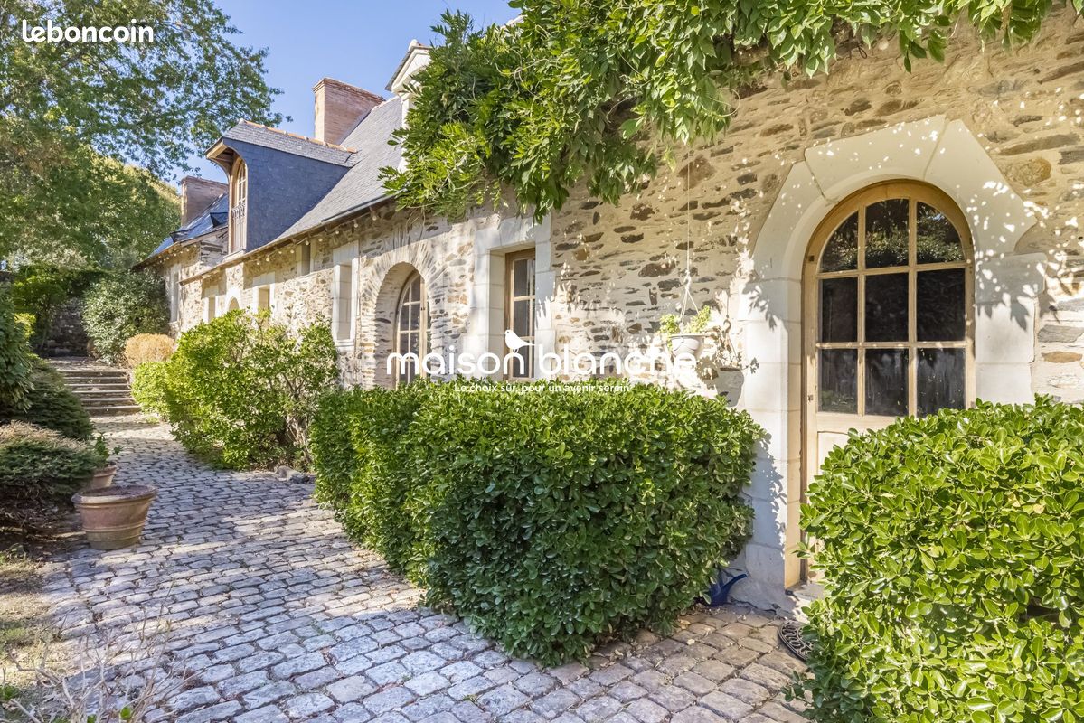 Maison 8 pièces 300 m² · à Bouchemaine · 300 m² · 1 050 000 €