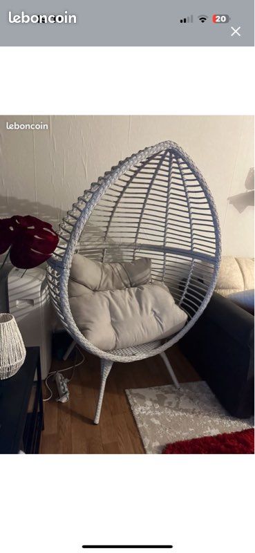 Une chaise suspendu (image 1)