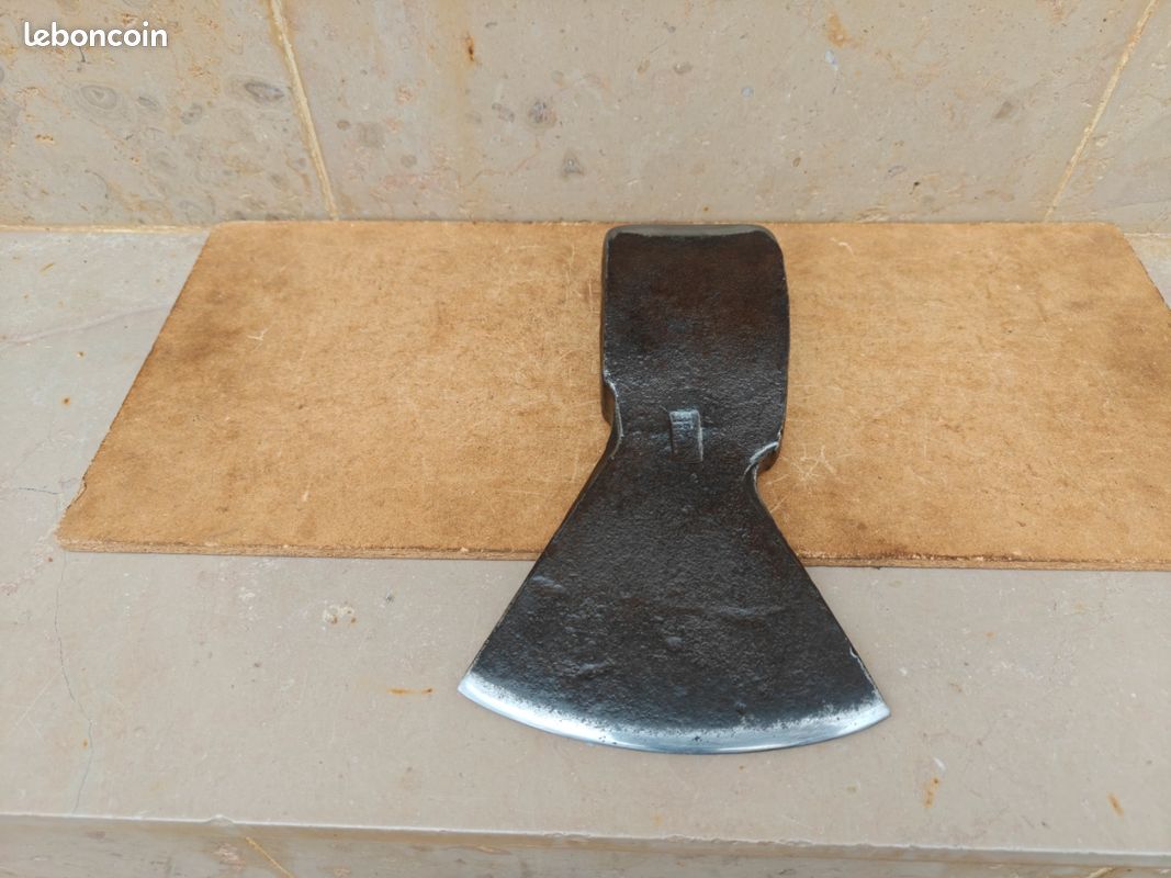 Hache forgée estampillée (2,2kg) (image 4)
