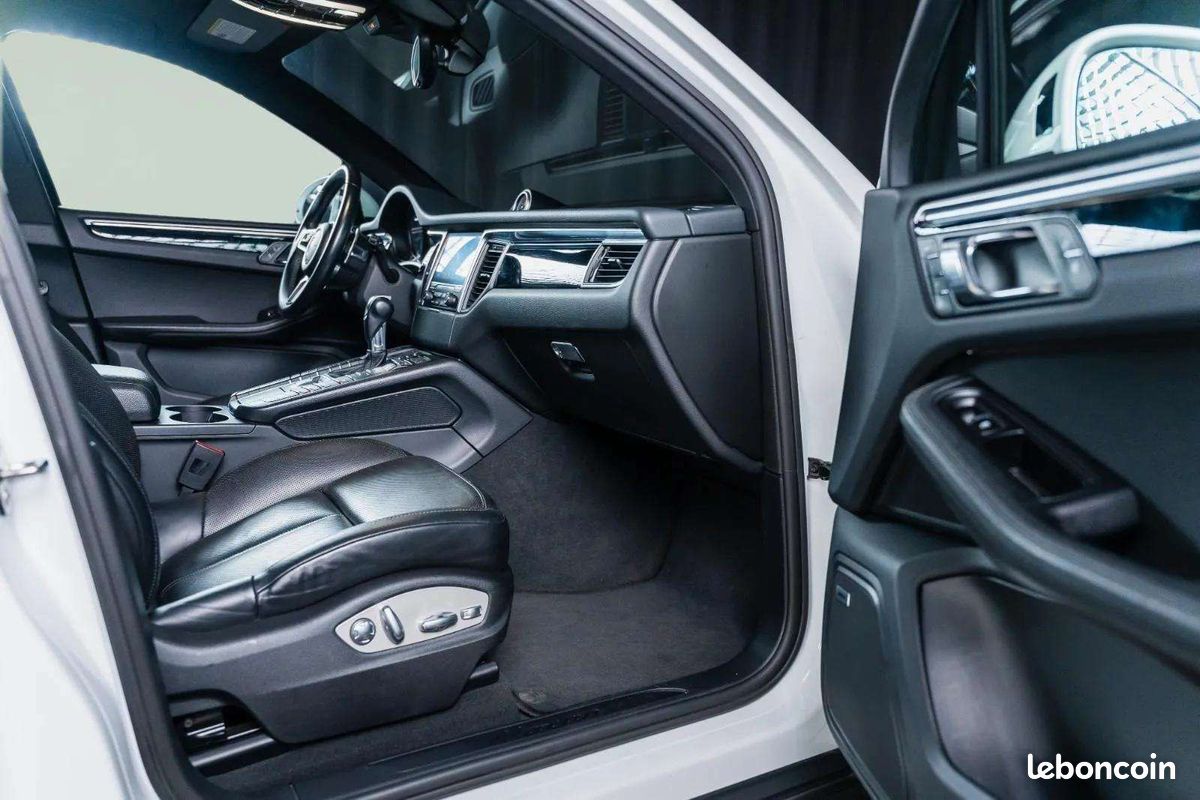 Porsche Macan 2.0 252 ch PDK * Toit Panoramique * Volant Chauffant * Sièges Ventilés * Cuir Noir * Caméra * LED (image 24)