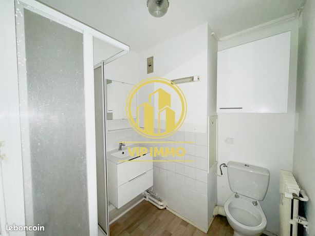 https://img.leboncoin.fr/api/v1/lbcpb1/images/fe/67/2d/fe672df993d78d92201f20c65971d1b6391677a3.jpg?rule=ad-image