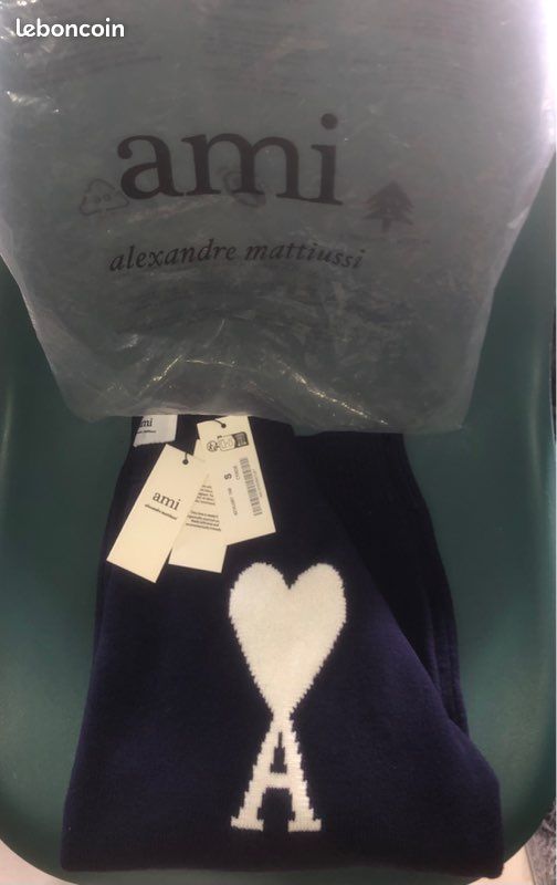 Pull AMI taille S (image 1)