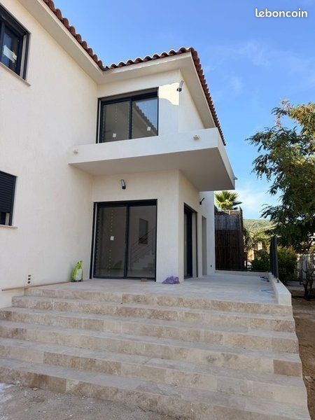 Maison 3 pièces 100 m² · à Ceyreste · 100 m² · 2 500 €/mois