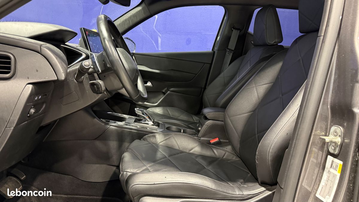 DS DS 3 Crossback BlueHDi 130ch Rivoli Automatique - Apple CarPlay - Caméras 360 - Feux LED - Cuir - Chaîne arbre à cames OK - Suivi complet constructeur - Son Focal - Régulateur adaptatif (image 10)