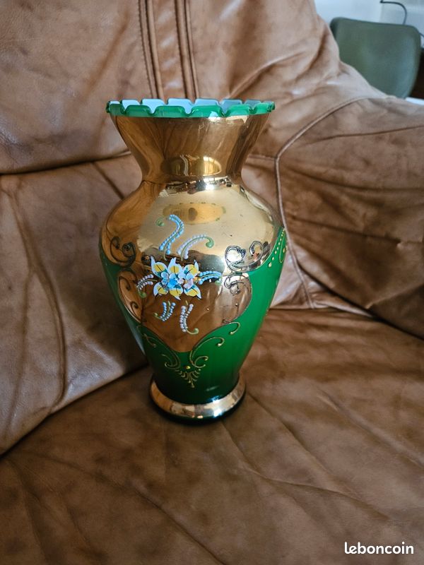 Vase signer R.B (image 2)