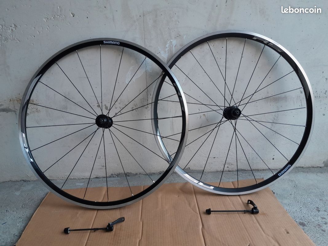 Paire De Roues Shimano WH-RS11 – Route, Alu 24 Mm, 9-10-11 Vitesses, 1950 G