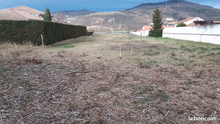 Terrain 2520 m² LES MARTRES DE VEYRE