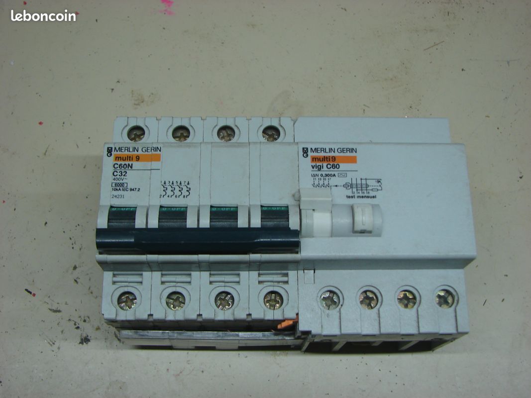 Disjoncteur Merlin Gérin C60N 4X32A avec Vigi 300mA (image 1)