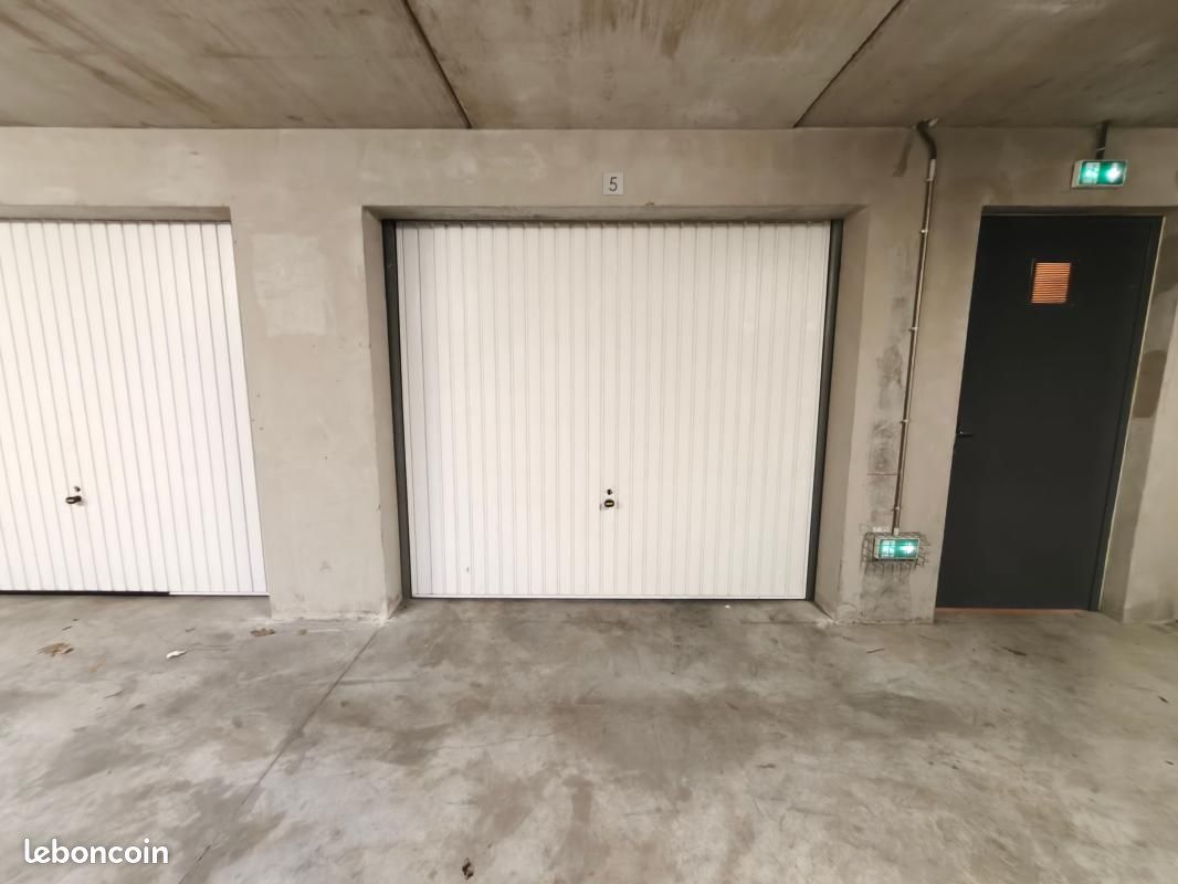 Parking 15 m² · à Saint-Martin-d'Hères · 15 m² · 16 000 €