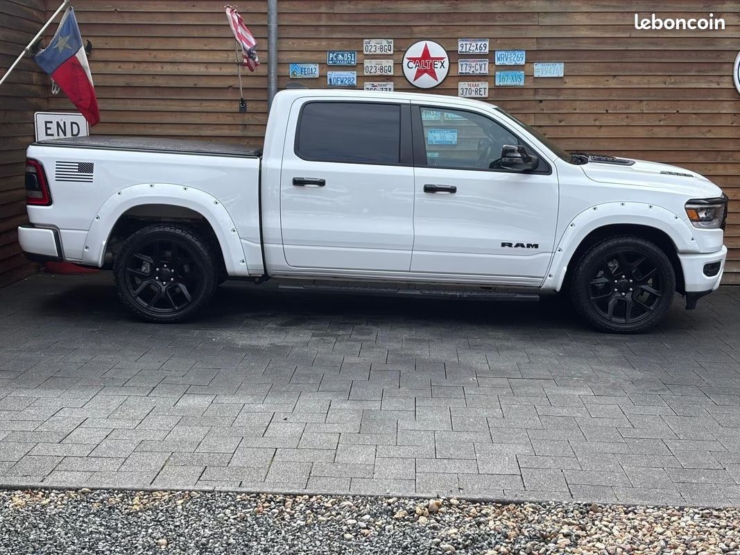 Dodge RAM 1500 Laramie Night Edition LPG 5.7 V8 HEMI 401 ch 4x4 – Écran 12” – Harman Kardon (image 7)