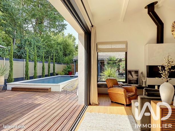 Maison 7 pièces 240 m² — 1