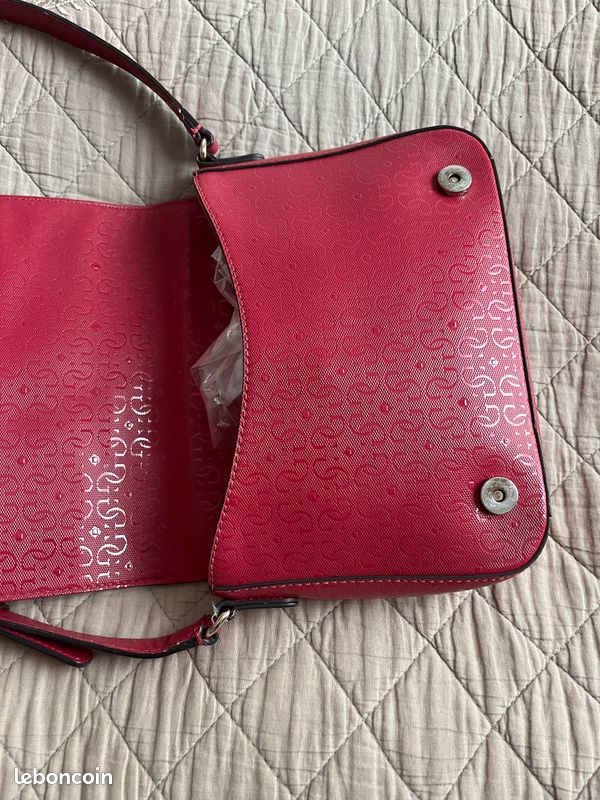 Magnifique sac à bandoulière GUESS rose framboise bordeaux très bon état (image 10)
