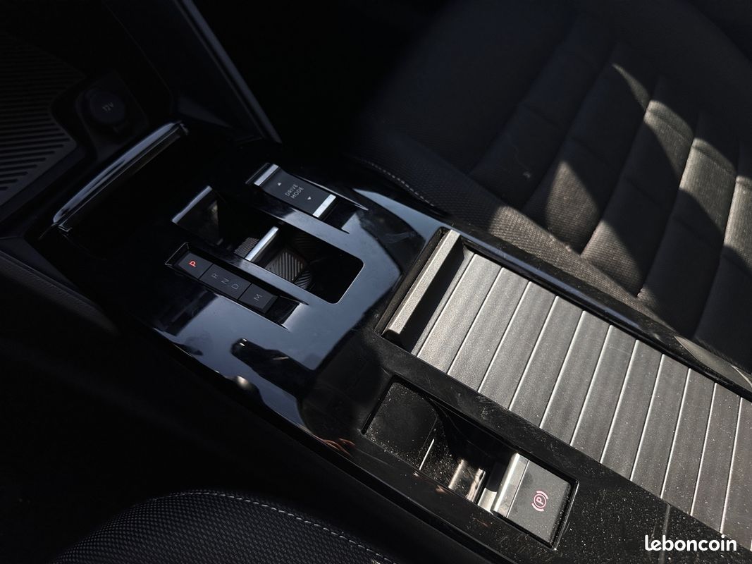 Citroen C4 1.2 HYBRIDE 145CH PLUS E-DCS6 (image 11)