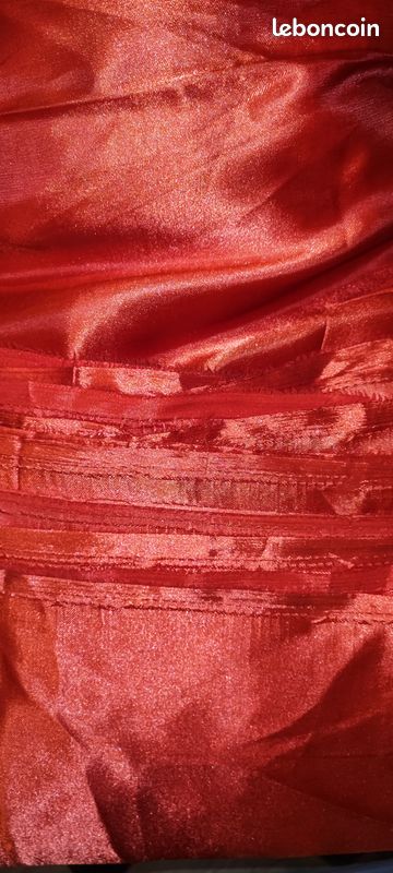 Rouleau de tissu NEUF satin épais rouge (image 2)