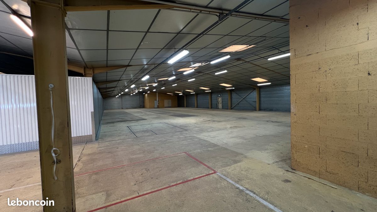 Hivernage voiture - caravane - petit camping car - bateau · à Bressuire · 55 €/mois