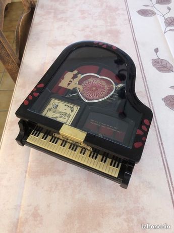 YAXIDAEVER 2pcs Boîte à Musique Piano Blanc,Boîte à Musique Piano Modèle,Mini Piano Décoration pour Mariages, Anniversaires et Cadeaux d'anniversaire pour Les filles12.5 x 12 x 14.5cm YAXIDAEVER 2pcs Boîte à Musique Piano Blanc,Boîte à Musique Piano Modèle,Mini Piano Décoration pour Mariages, Anniversaires et Cadeaux d'anniversaire pour Les filles12.5 x 12 x 14.5cm